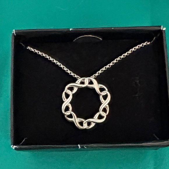 Avon Empowerment Circle of Support Necklace Against Domestic Violence SAQ 2011 - Picture 5 of 9